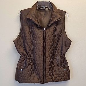 Jane Ashley casual lifestyle quilted vest.